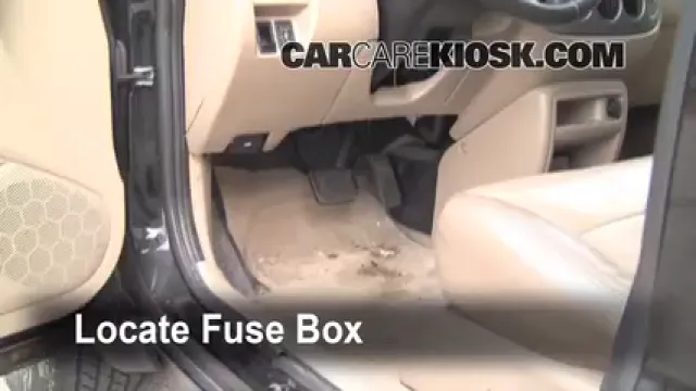 2004 Ford Escape Limited 3.0L V6 Fuse (Interior) Check